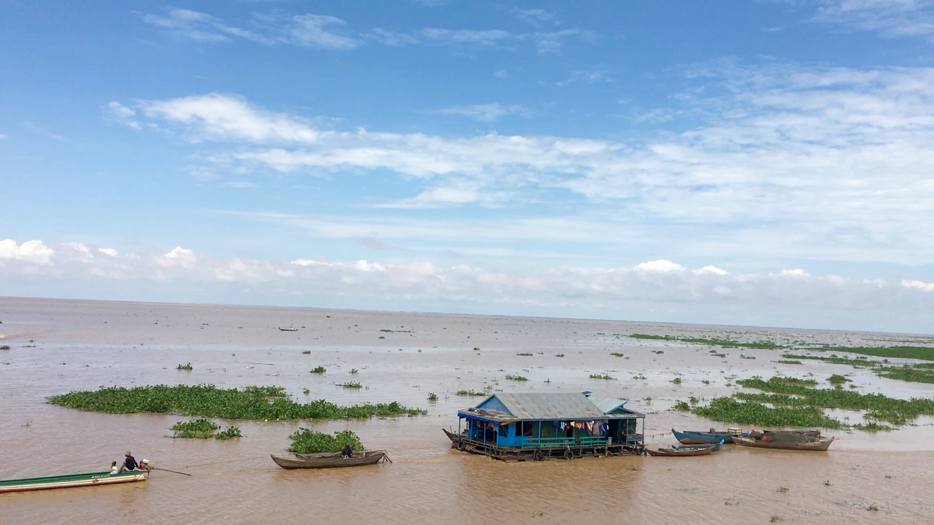 moving houseboat